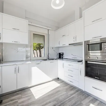Apartman Spacious Near The Gjiri I Lalzit By Pikhost