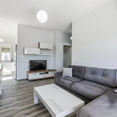 Spacious Near The Gjiri I Lalzit By Pikhost شقة *