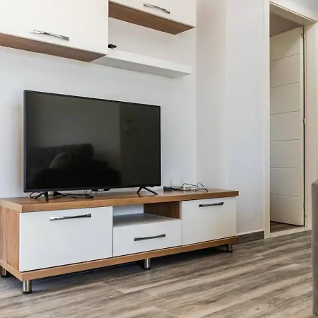 Spacious Near The Gjiri I Lalzit By Pikhost *