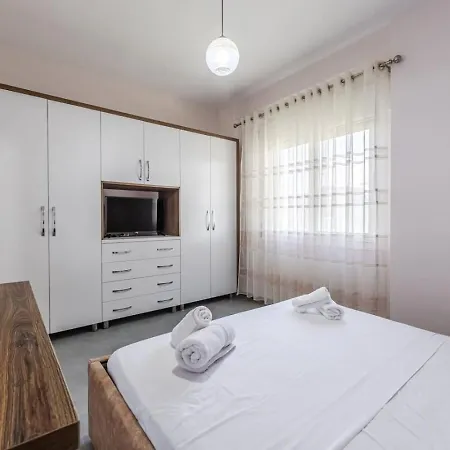 Spacious Near The Gjiri I Lalzit By Pikhost Apartman *