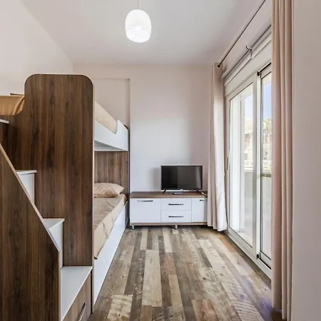 Spacious Near The Gjiri I Lalzit By Pikhost Apartman *