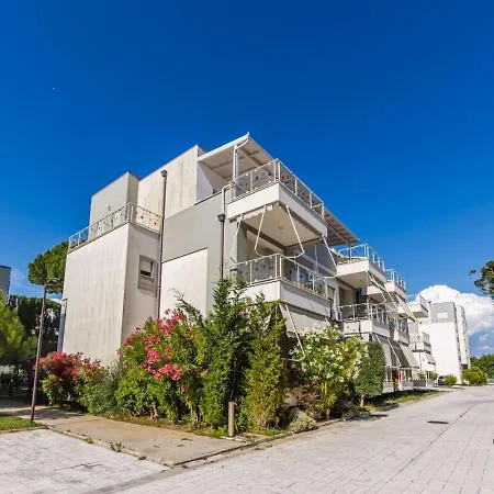 Spacious Near The Gjiri I Lalzit By Pikhost Apartman