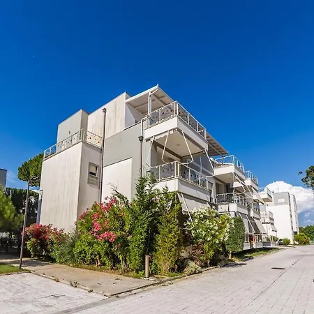 Apartman Spacious Near The Gjiri I Lalzit By Pikhost
