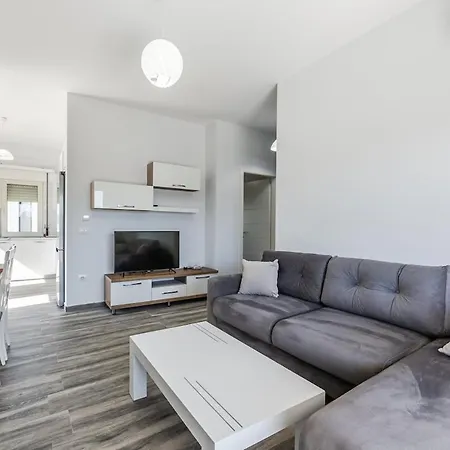 Apartman Spacious Near The Gjiri I Lalzit By Pikhost *